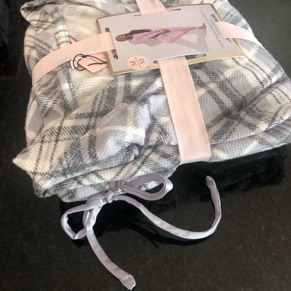 Victoria’s Secret Henley Jogger Pajama Set (M) - Picture 2 of 3